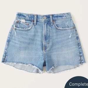 Abercrombie Mom Short, High Rise, Curve Love, Size 28/6, Light Wash Denim